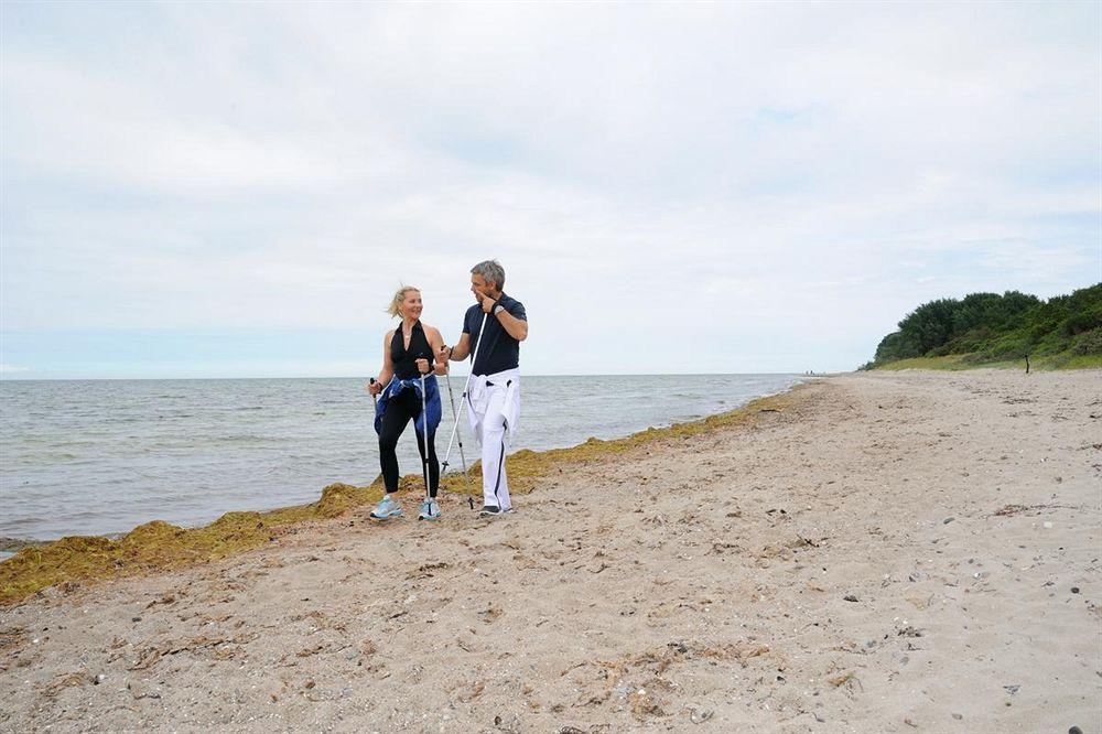 Schlossgut Groß Schwansee Exterior foto Nordic walking on the beach
