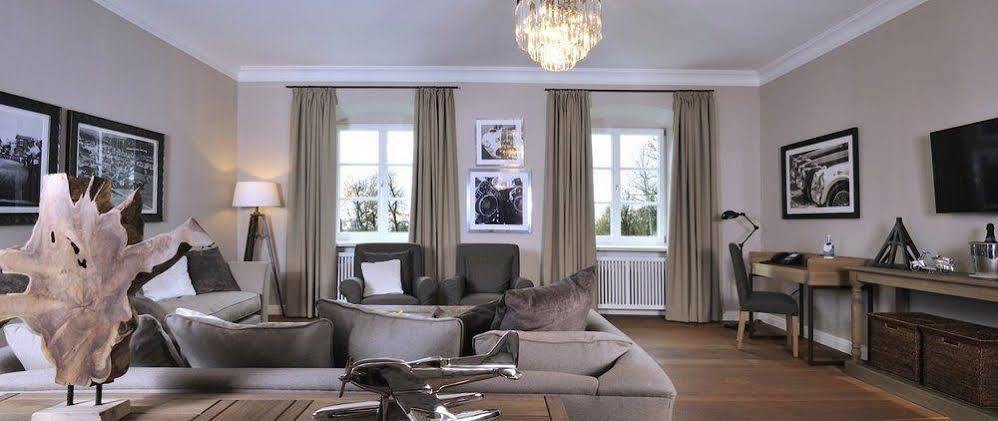 Schlossgut Groß Schwansee Exterior foto A living room